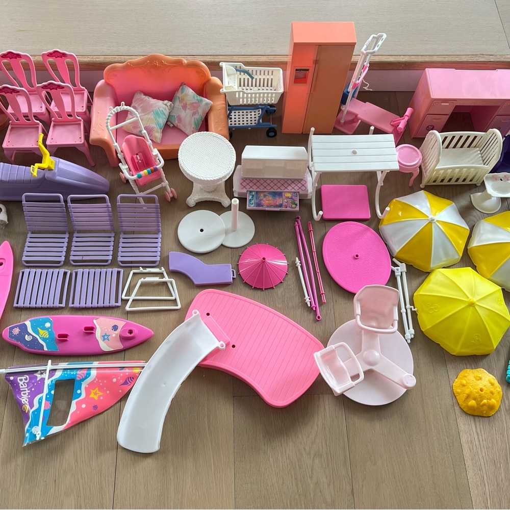 Huge lot vintage Barbie furniture/spare parts - Picture 4 of 11